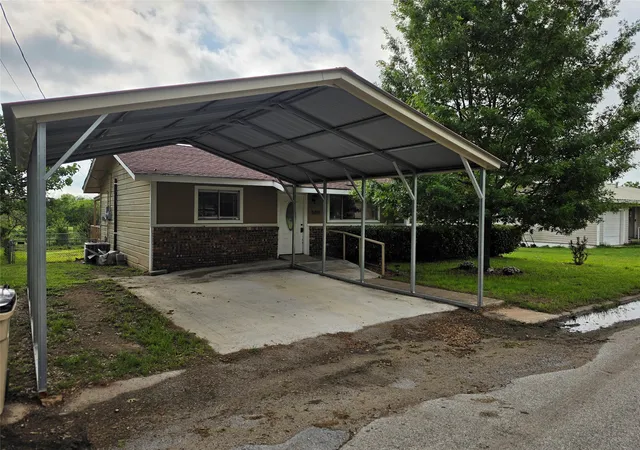 Homes for sale in Bangs, TX | 509 Starkey St, Bangs, TX 76823 | MLS# 21120286