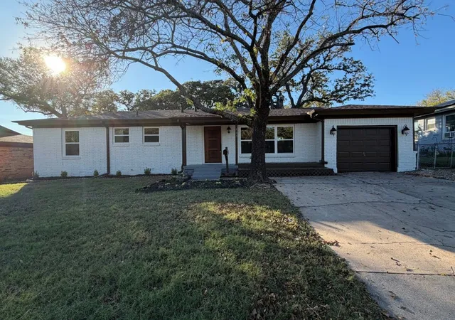 Homes for sale in Bedford, TX | 905 Brown Trl, Bedford, TX 76022 | MLS# 21120355