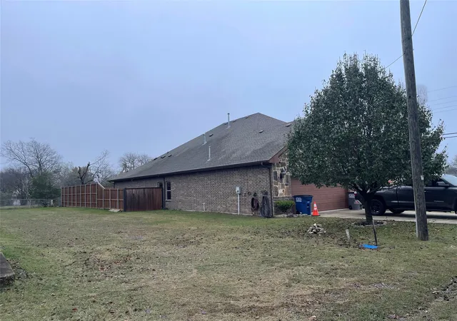 Photo 3 of Single family home for sale at 225 S Overlook Dr, Red Oak, TX 75154 | MLS# 21120665 | Listing updated on 2026-08-04