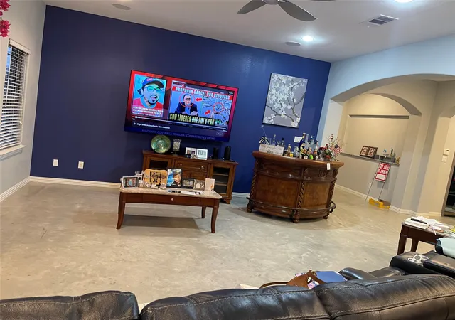 Photo 4 of Single family home for sale at 225 S Overlook Dr, Red Oak, TX 75154 | MLS# 21120665 | Listing updated on 2026-08-04