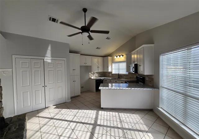 Photo 4 of Single family home for sale at 601 Preston Gln, Gunter, TX 75058 | MLS# 21120697 | Listing updated on 2026-07-12
