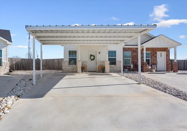 Homes for sale in Mc Gregor, TX | 518 Alamo Ct, Mc Gregor, TX 76657 | MLS# 21120860