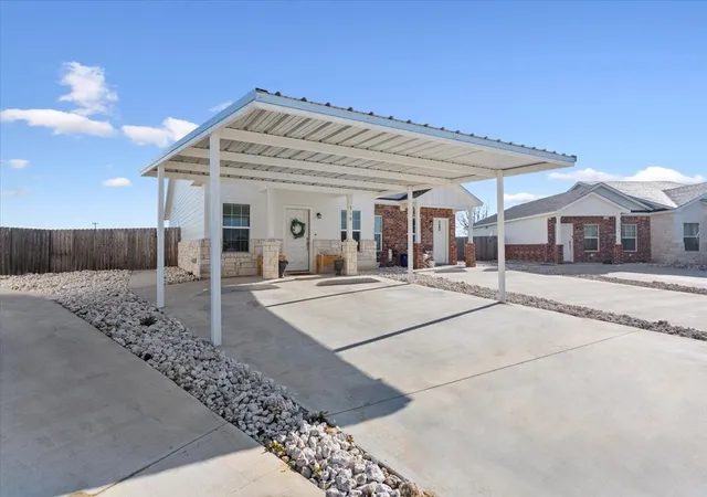 Homes for sale in Mc Gregor, TX | 518 Alamo Ct, Mc Gregor, TX 76657 | MLS# 21120860