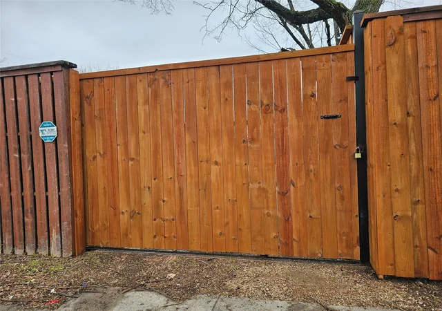 Photo 1 of Land for sale at 115 S Saint Mary Ave, Dallas, TX 75214 | MLS# 21120946 | Listing updated on 2026-08-26