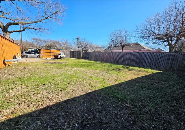 Photo 2 of Land for sale at 115 S Saint Mary Ave, Dallas, TX 75214 | MLS# 21120946 | Listing updated on 2026-08-26