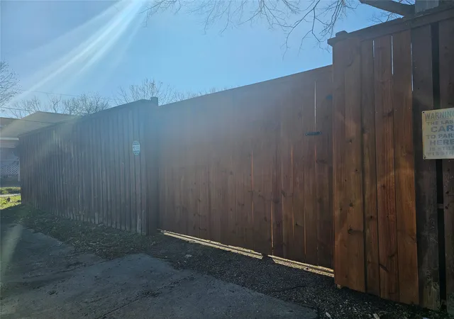 Photo 3 of Land for sale at 115 S Saint Mary Ave, Dallas, TX 75214 | MLS# 21120946 | Listing updated on 2026-08-26