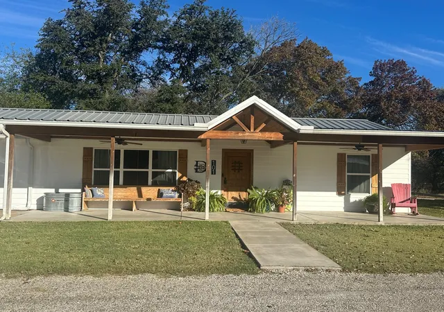 Photo 1 of Single family home for sale at 101 Twin Creek Rd, Comanche, TX 76442 | MLS# 21121093 | Listing updated on 2026-07-20