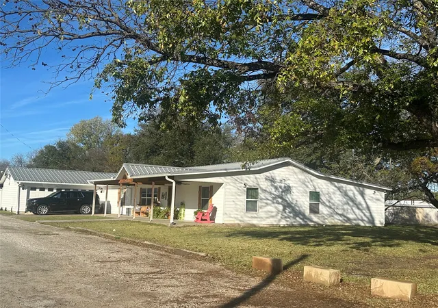 Photo 2 of Single family home for sale at 101 Twin Creek Rd, Comanche, TX 76442 | MLS# 21121093 | Listing updated on 2026-07-20