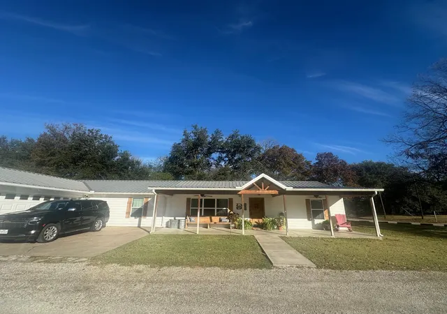 Photo 3 of Single family home for sale at 101 Twin Creek Rd, Comanche, TX 76442 | MLS# 21121093 | Listing updated on 2026-07-20
