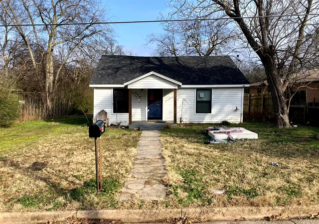 Photo 1 of Single family home for sale at 614 Beckworth St, Sulphur Springs, TX 75482 | MLS# 21121385 | Listing updated on 2026-08-03