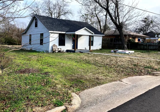 Photo 2 of Single family home for sale at 614 Beckworth St, Sulphur Springs, TX 75482 | MLS# 21121385 | Listing updated on 2026-08-03
