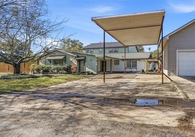 Photo 4 of Sale Pending at 9938 John Flowers Rd, Wills Point, TX 75169 | MLS# 21121426 | Listing updated on 2026-08-27