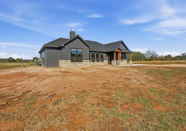 Homes for sale in Mineral Wells, TX | 1865 Dobbs Valley Rd, Mineral Wells, TX 76067 | MLS# 21121534