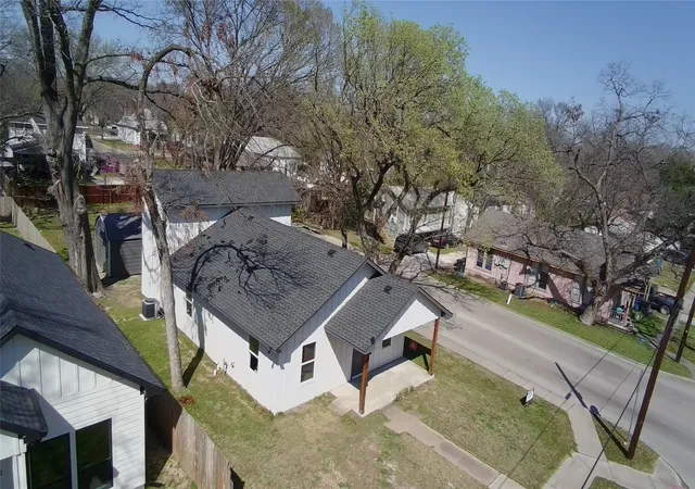 Photo 1 of Single family home for sale at 1500 W Collin St, Corsicana, TX 75110 | MLS# 21121598 | Listing updated on 2026-07-11
