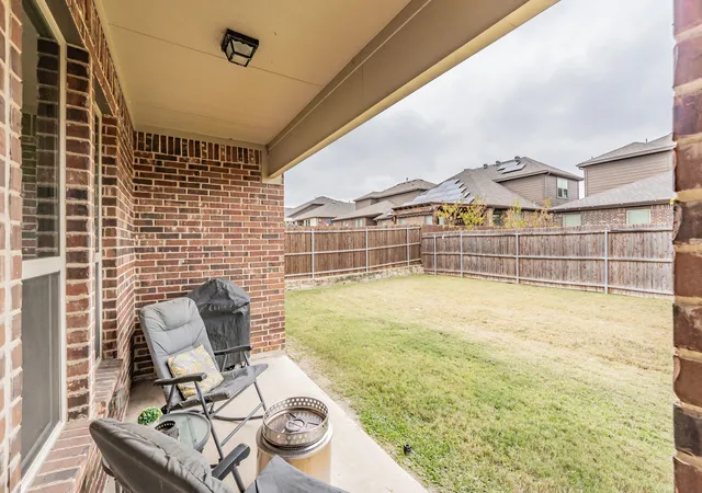 Photo 3 of Single family home for sale at 9041 Bronze Meadow Dr, Fort Worth, TX 76131 | MLS# 21121463 | Listing updated on 2026-09-16