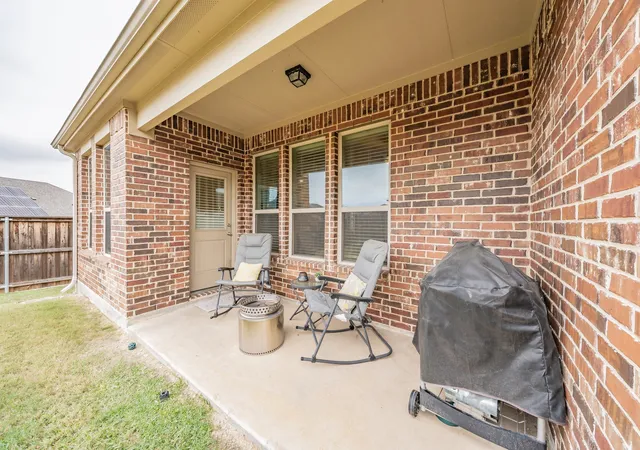 Photo 4 of Single family home for sale at 9041 Bronze Meadow Dr, Fort Worth, TX 76131 | MLS# 21121463 | Listing updated on 2026-09-16