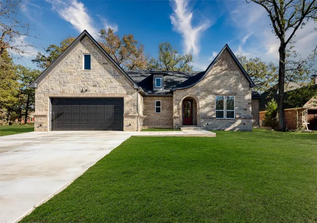Homes for sale in Enchanted Oaks, TX | 115 Enchanted Dr, Enchanted Oaks, TX 75156 | MLS# 21121665