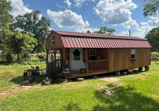 Homes for sale in Gladewater, TX | 1103 Long St, Gladewater, TX 75647 | MLS# 21121938