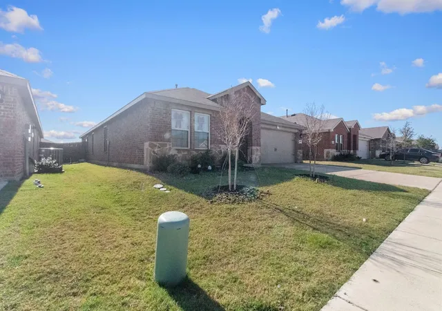 Photo 3 of Single family home for sale at 2928 Roper St, Royse City, TX 75189 | MLS# 21122018 | Listing updated on 2026-08-17