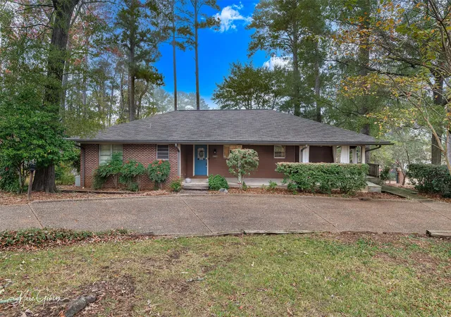 Photo 2 of Single family home for sale at 400 Southfield Rd, Shreveport, LA 71106 | MLS# 21121596 | Listing updated on 2026-07-10