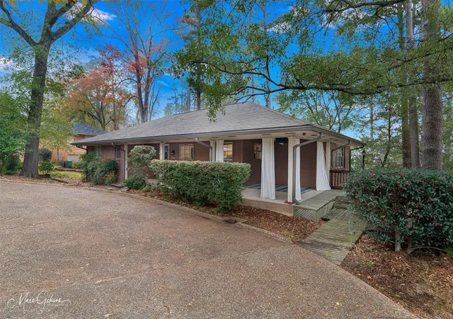 Photo 3 of Single family home for sale at 400 Southfield Rd, Shreveport, LA 71106 | MLS# 21121596 | Listing updated on 2026-07-10