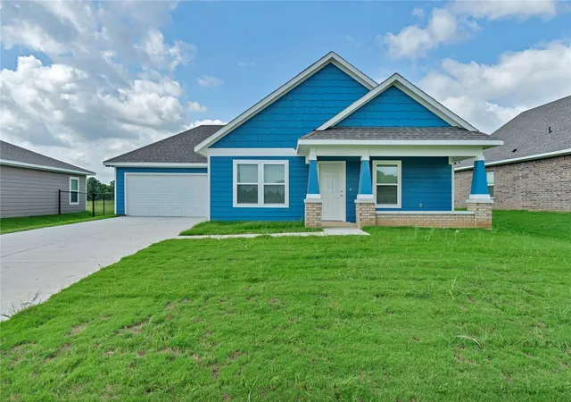 Photo 2 of Single family home for sale at 604 Crockett Dr, Cleburne, TX | MLS# 21122232 | Listing updated on 2026-10-06