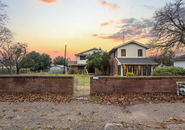 Photo 2 of Single family home for sale at 202 S Santa Fe St, Wolfe City, TX 75496 | MLS# 21122242 | Listing updated on 2026-07-17