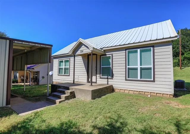 Homes for sale in Oak Ridge, TX | 724 Rocky Ridge Flatt Rd, Oak Ridge, TX 76240 | MLS# 21122456