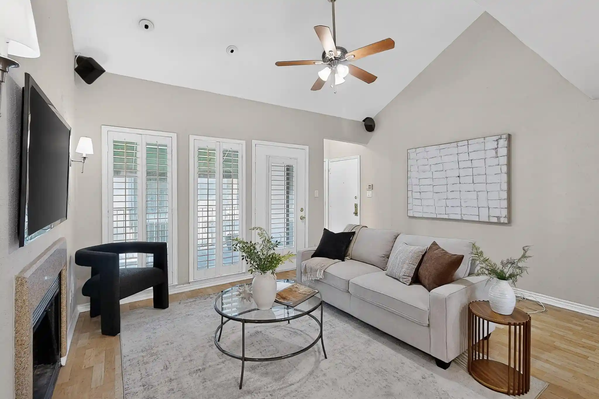 Listing Photo 1 - Condo for sale in 3105 San Jacinto St located at 3105 San Jacinto St, Dallas, TX 75204 - Unit #306