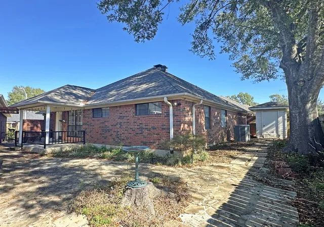 Homes for sale in Athens, TX | 810 Torribrooke Ln, Athens, TX 75751 | MLS# 21123182