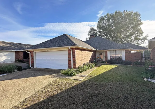 Homes for sale in Athens, TX | 810 Torribrooke Ln, Athens, TX 75751 | MLS# 21123182