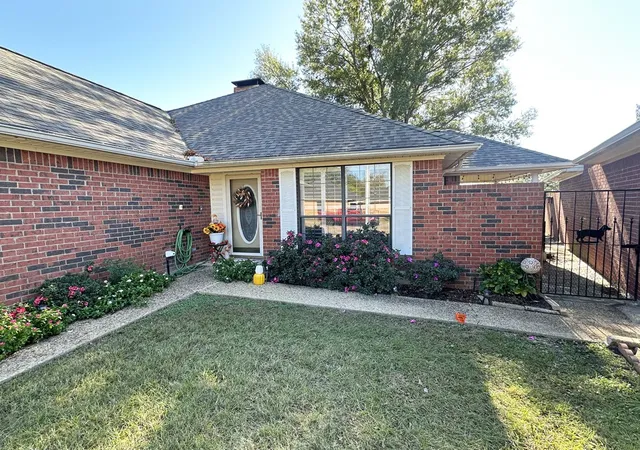 Homes for sale in Athens, TX | 810 Torribrooke Ln, Athens, TX 75751 | MLS# 21123182