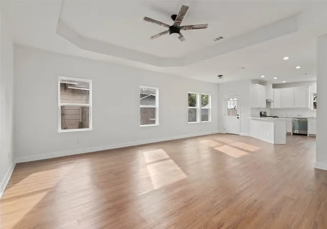 Photo 2 of Single family home for sale at 805 Ritchey St, Gainesville, TX 76240 | MLS# 21123257 | Listing updated on 2026-10-04
