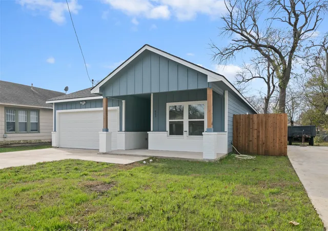 Photo 3 of Single family home for sale at 805 Ritchey St, Gainesville, TX 76240 | MLS# 21123257 | Listing updated on 2026-10-04