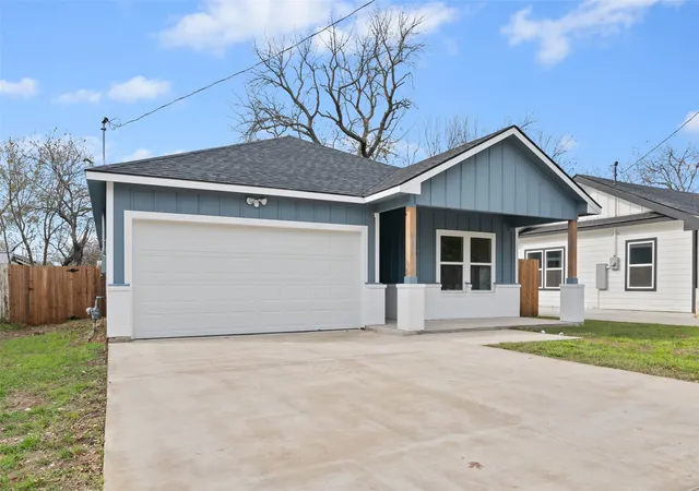 Photo 4 of Single family home for sale at 805 Ritchey St, Gainesville, TX 76240 | MLS# 21123257 | Listing updated on 2026-10-04