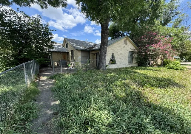 Homes for sale in Clifton, TX | 413 S Avenue G, Clifton, TX 76634 | MLS# 21123707
