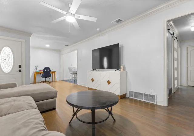 Photo 3 of Sale Pending at 4809 Waldron Ave, Fort Worth, TX 76133 | MLS# 21118857 | Listing updated on 2026-09-14