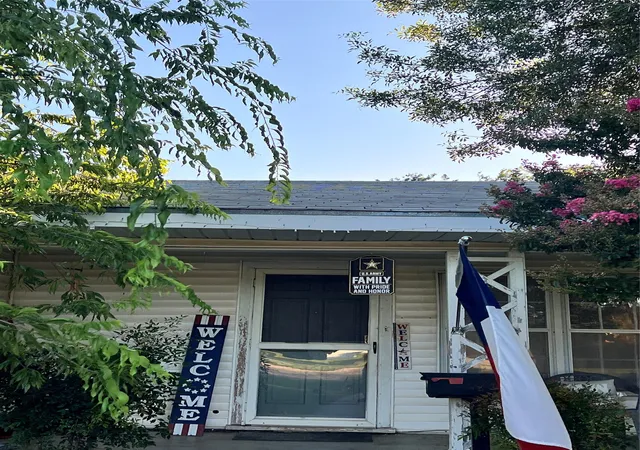 Photo 3 of Single family home for sale at 2113 4th St, Brownwood, TX 76801 | MLS# 21124094 | Listing updated on 2026-09-22