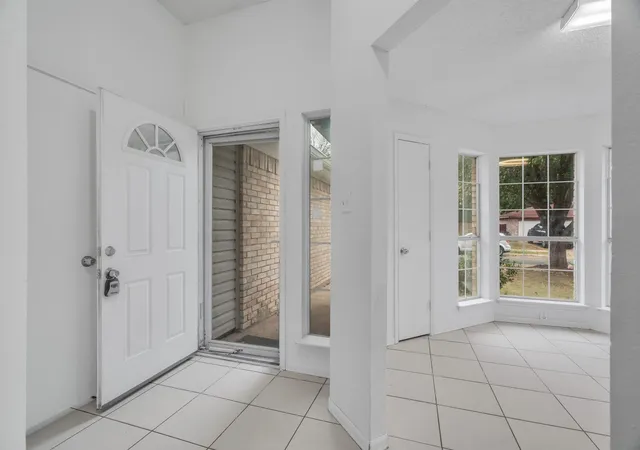Photo 3 of Sale Pending at 1725 Gainsborough Way, Fort Worth, TX 76134 | MLS# 21124634 | Listing updated on 2026-08-28