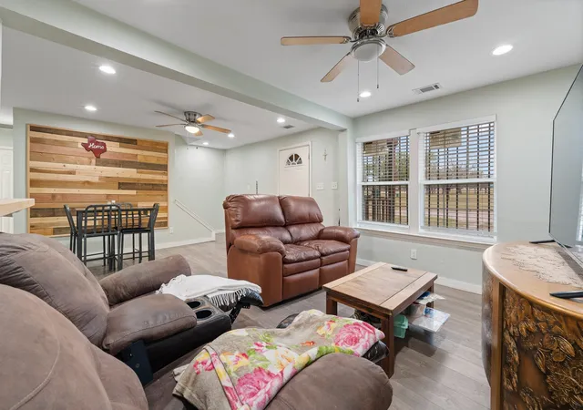 Photo 3 of Sale Pending at 4133 6Th Ave, Fort Worth, TX 76115 | MLS# 21082977 | Listing updated on 2026-07-13