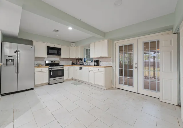 Photo 4 of Sale Pending at 4133 6Th Ave, Fort Worth, TX 76115 | MLS# 21082977 | Listing updated on 2026-07-13