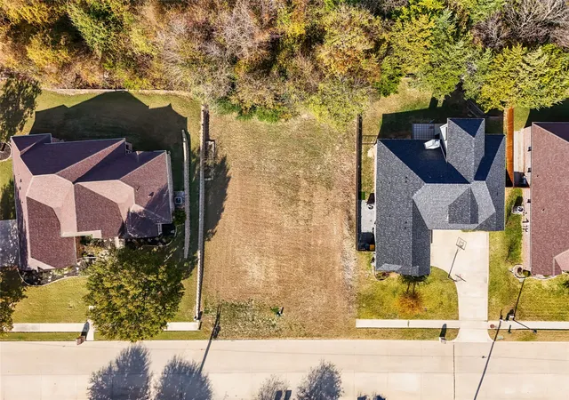 Photo 2 of Sale Pending at 1607 Moreland Dr, Sherman, TX 75090 | MLS# 21123766 | Listing updated on 2026-08-25