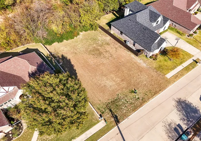 Photo 3 of Sale Pending at 1607 Moreland Dr, Sherman, TX 75090 | MLS# 21123766 | Listing updated on 2026-08-25