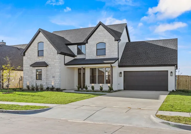 Photo 2 of Single family home for sale at 1833 Sudbury Dr, Cleburne, TX 76033 | MLS# 21124527 | Listing updated on 2026-08-25