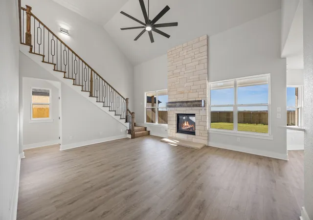 Photo 3 of Single family home for sale at 1833 Sudbury Dr, Cleburne, TX 76033 | MLS# 21124527 | Listing updated on 2026-08-25