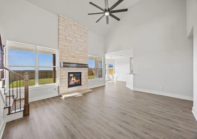 Photo 4 of Single family home for sale at 1833 Sudbury Dr, Cleburne, TX 76033 | MLS# 21124527 | Listing updated on 2026-08-25