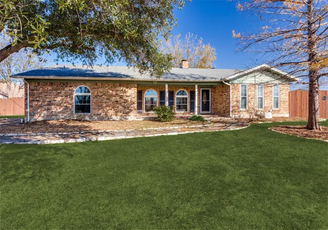 Homes for sale in Granbury, TX | 1024 W Apache Trl, Granbury, TX 76048 | MLS# 21123364