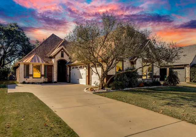 Homes for sale in Granbury, TX | 3524 Abes Landing Dr, Granbury, TX 76049 | MLS# 21124396