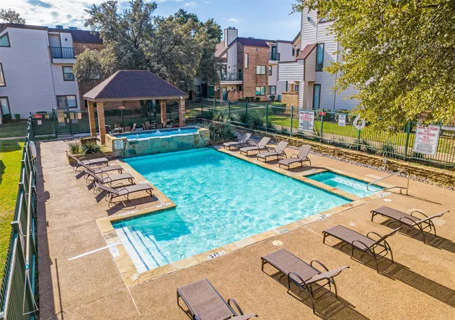 2nd image of 2310 Balsam Dr, Arlington, TX 76006