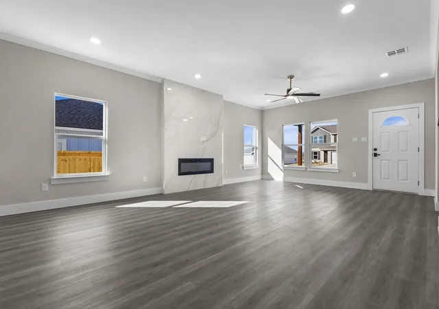 Photo 3 of Single family home for sale at 303 Paschall Blvd, Mabank, TX 75147 | MLS# 21123621 | Listing updated on 2026-08-20
